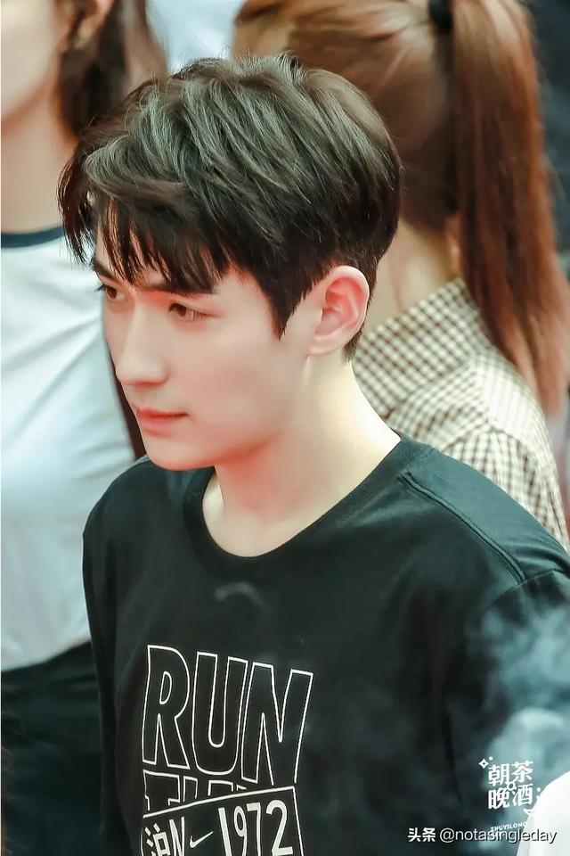 有哪些男星的古装扮相很美但是却不娘炮？