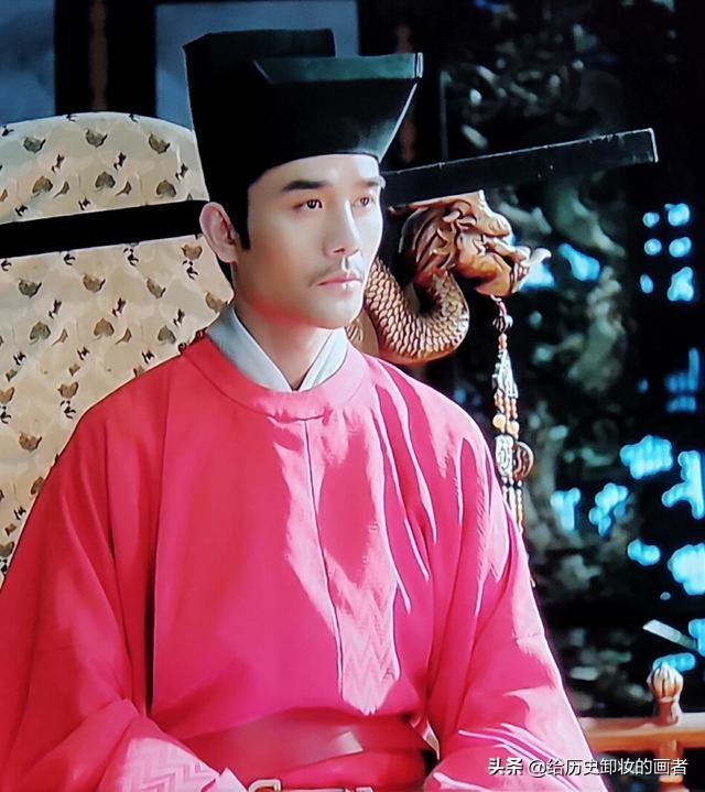 头条问答 - 热播剧《清平乐》上朝时,为什么感觉宋仁宗的朝服和大臣的
