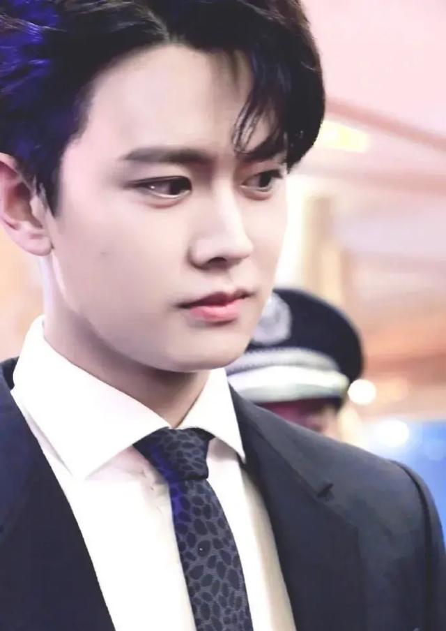 李易峰电视剧:4部未播新剧鲛人扎堆，李易峰、任嘉伦下海演美人鱼，谁更惊艳