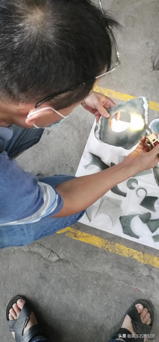 酸洗注胶翡翠镯子图片,朋友送的翡翠手镯，大家帮忙看看是啥价值？