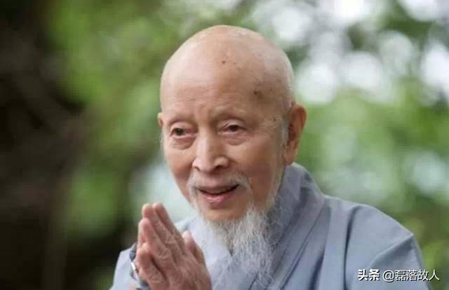 开篇出现的"昆仑三圣"何足道是不是后来书中昆仑派的创始人?