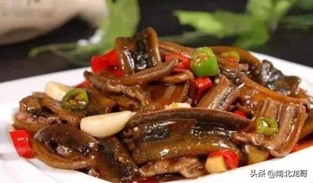 晚上抓黄鳝的灵异事件:在农村夜晚如何捉黄鳝？为何现在没人去抓黄鳝了？