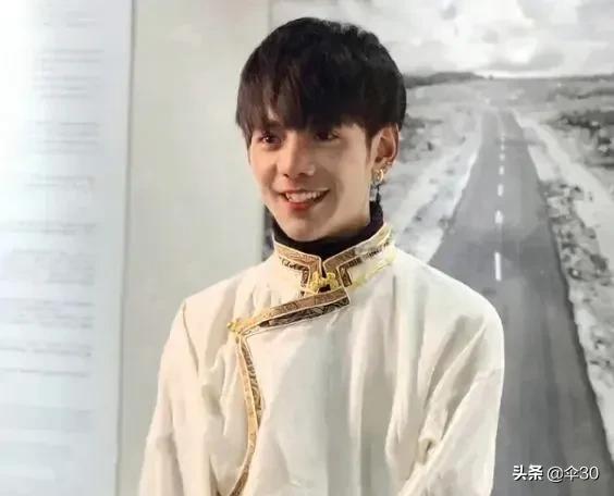 丁放:那些明星为什么都喜欢找丁真合影是为了蹭热度吗