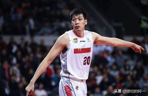 cb庙龟:1场比赛，20岁的南宁仔征服球迷！他是中国男篮的后卫新星吗？