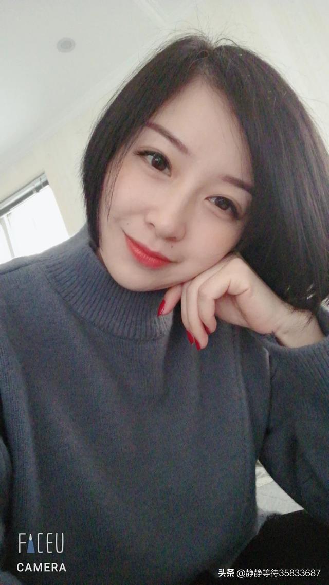 请问一个已婚女人整天朋友圈发自拍照片是什么心理？