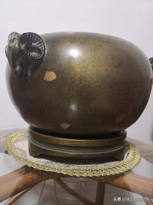 你喜欢收藏一些古玩吗？玉器、瓷器、还是字画呢？发出来一起欣赏一下？