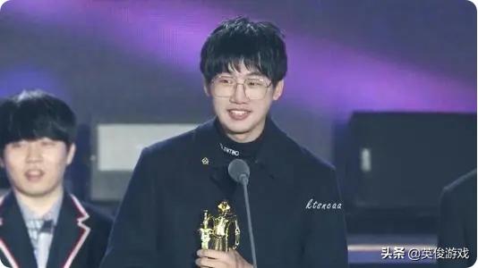 德云社演员怼观众:德云社惹怒宁，宁王不示弱，直播回怼德云社是三个乐色，咋回事？