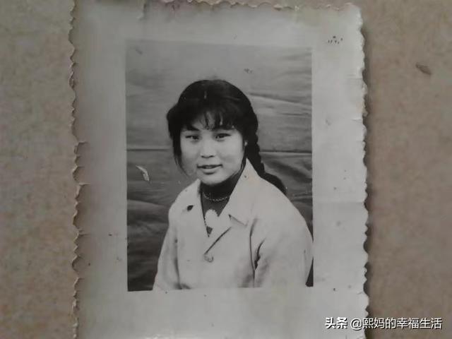 你翻到哪张老照片时,突然发现你的爸爸/妈妈/家人年轻的时候的长相惊为天人？