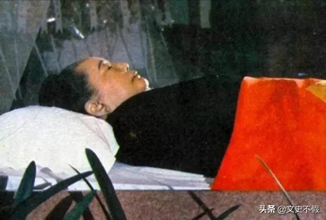 魏文彬李思思结婚照:董卿“接班人”竞争激烈，李思思后继乏力？龙洋能胜任吗？
