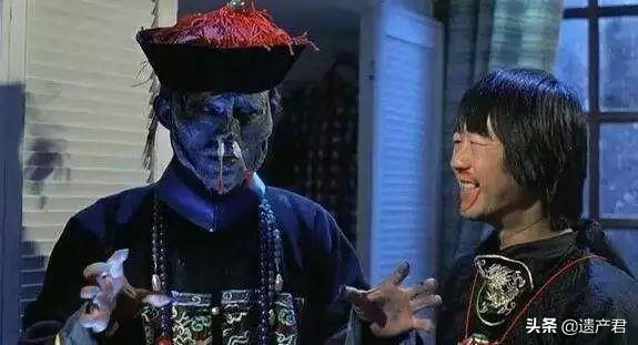 为什么香港的僵尸电影里面的僵尸都要穿清朝官服？