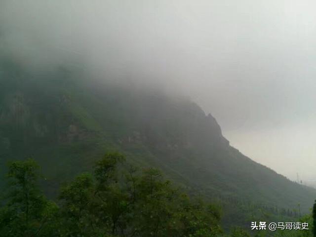 上山旅游，雾很大，没有坐缆车。走着走着，发现前后都没人了，你什么感觉？