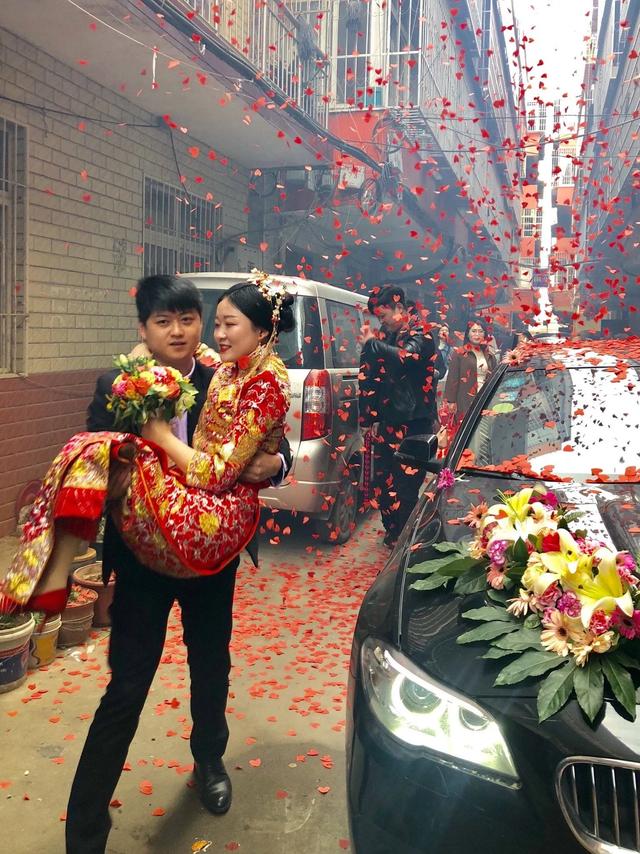 出联（1513）上联：百合香车迎淑女,如何对下联？