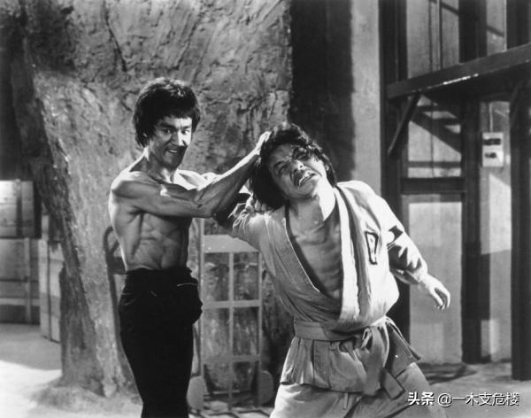 李小龙简介:如果李小龙还活着，那他能超越成龙，周星驰，周润发，等明星吗？