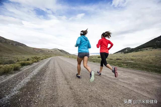 都說跑步減肥最好跑四十分鐘左右可我最多慢跑三十多分鐘就跑不動了