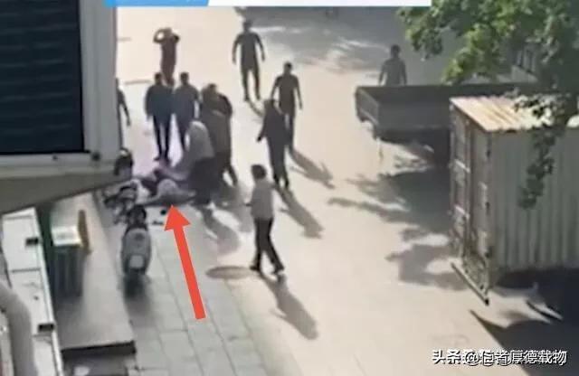 青岛一女子跳楼身亡,楼下救她的男子被砸进ICU,这为何？