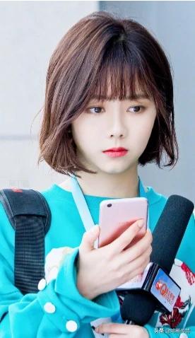 李娜是谁:你觉得李娜、韩红、云朵的《青藏高原》，谁唱的更好