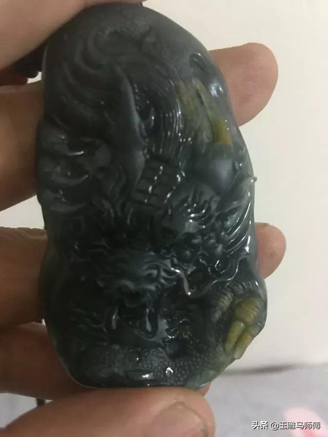 如何区分缅甸翡翠和危料,这个牌子是危料吗，雕工怎么样？