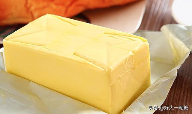 动物性黄油口感细腻动物油脂和植物油脂的区别,入口即化,奶香味比较淡