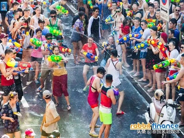 泰国泼水节:泰国的泼水节要来了，何时能去呢？