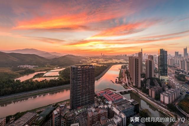 深圳求职微信群:一个人初到深圳找工作，没有亲朋好友，一般去那里找比较容易？(一个人去深圳找工作难吗)