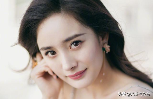 陈丹婷杨幂对比照:杨幂的脖子怎么那么奇怪，歪歪扭扭的，你们发现了吗？