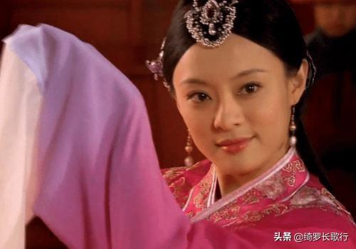 甄玉娆:《甄嬛传》中为什么甄嬛一家子母女三人都长的像纯元皇后？