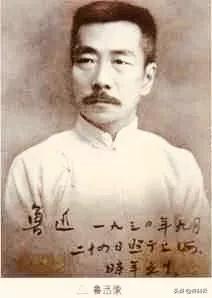 春联左右怎么区分上下联:贴春联时，如何区分上下联？是上左下右还是上右下左？