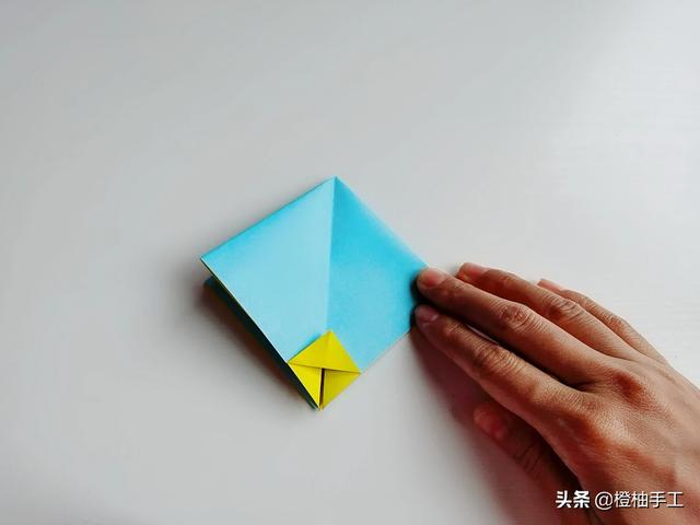 折耳兔怎么画简单:可不可以给我简易说一下皮卡丘书签怎么折？