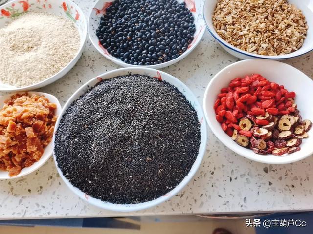 黑豆怎么吃最补肾养发，黑豆粉和什么搭配效果最好？