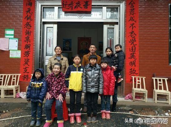 如何看待生下六个孩子陷入赤贫的人大毕业生伍继红？