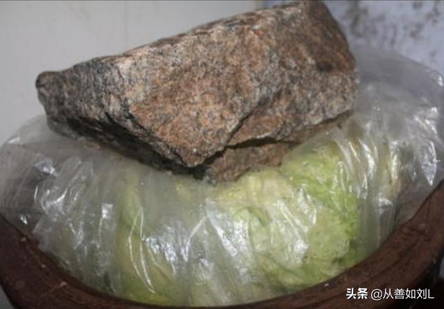 没有酸菜缸东北农民怎么腌酸菜，农村腌制白菜的传统方法有哪些