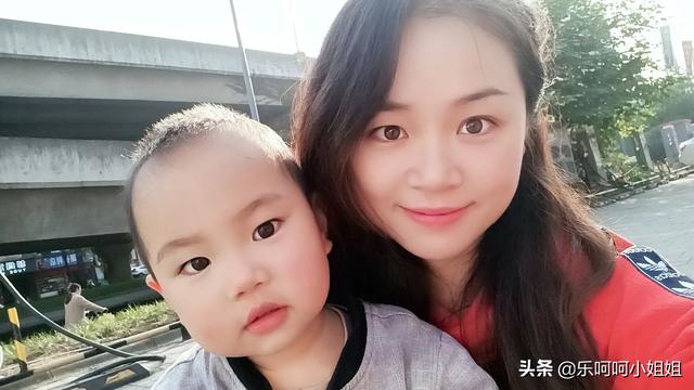 关晓彤十个月怀孕照片:谁有怀孕7个月胎儿头图片，需要正常的？