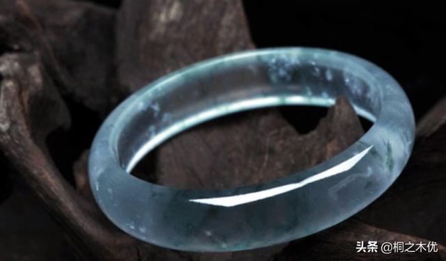 第一次戴玉镯的禁忌,买玉镯有哪些要注意的问题？