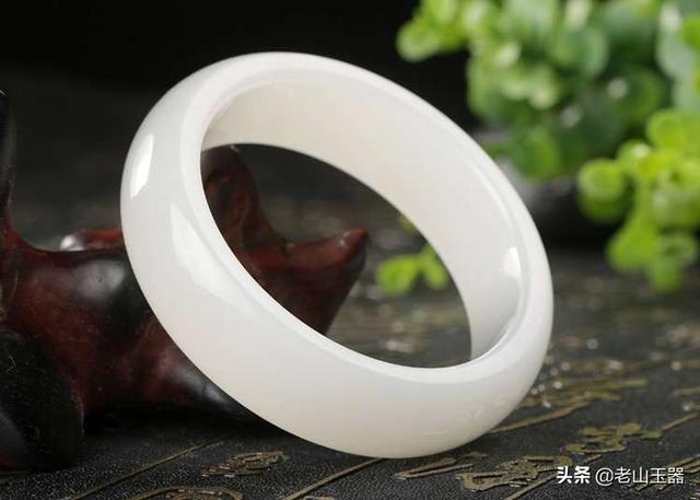 玉手镯怎么保养才亮,打听一下如何保养玉镯子？谁清楚？