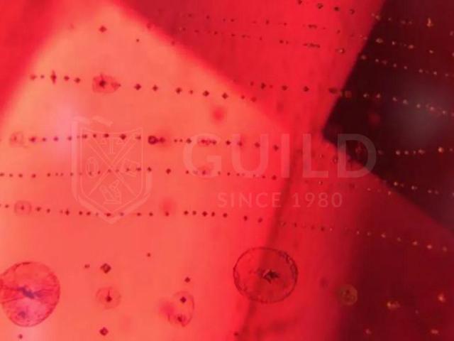 怎么鉴别祖母绿真假,有懂尖晶石的吗，怎么鉴别真假？