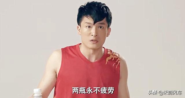 胡一菲和曾小贤吻戏:《爱情公寓》中胡一菲为什么选择了曾小贤而不是吕子乔？
