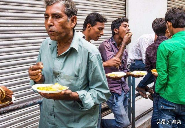 为什么印度人喜欢用手抓饭,印度人手抓饭不会生病吗
