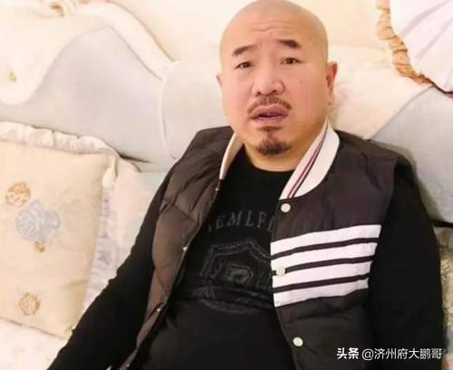 王小宝打人:赵本山徒弟王小利直播圈钱，如何评价这个人