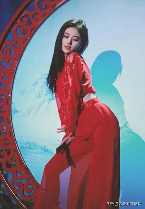 鞠婧祎素颜:为啥称呼鞠婧祎“四千年美女”，你觉得她漂亮吗？你喜欢她什么？