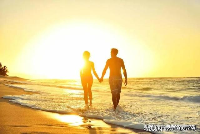如何用“往日情怀”写一首藏头诗？