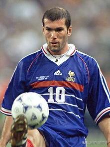 迄今为止，足球史上最难超越的十大巨星球员都有谁？插图98