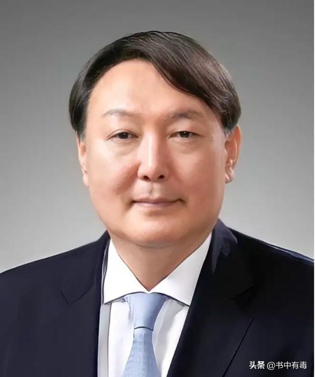 崔东锡:同样是高管辞职，文在寅对待尹锡悦和崔在亨的态度为何两重天？