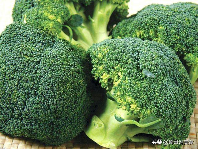 博主回应喂狗吃辣椒:不焯水不能吃的食材，都有哪些呢？