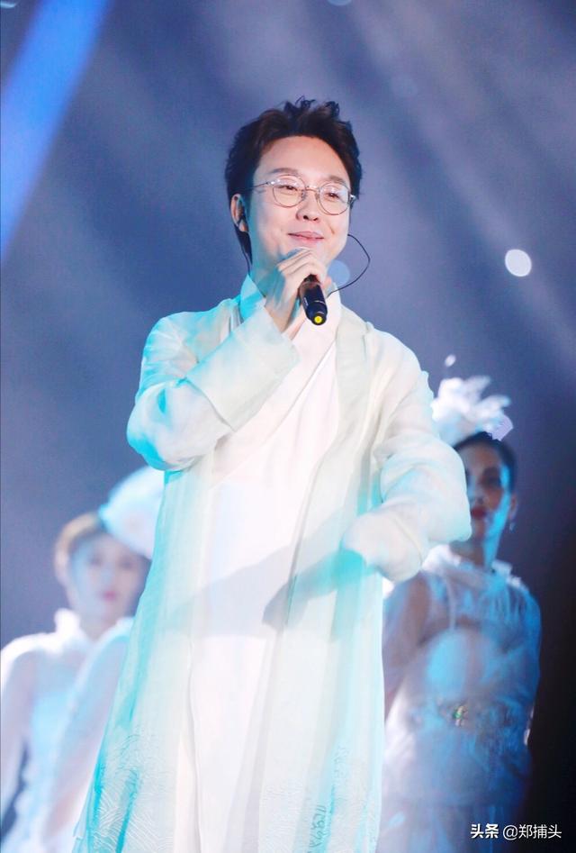 李玉刚是男是女:李玉刚仿女声是天生的还是练成的