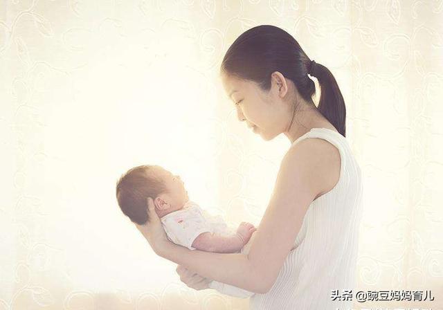 婴儿睡前大喊大叫:宝宝晚上睡觉时突然大哭是怎么回事？