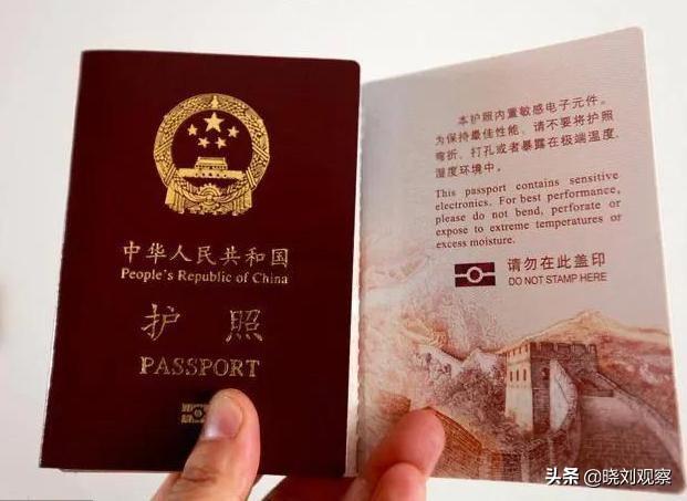 外籍女子虐狗:娶个非洲媳妇，把她的户口迁到中国有多难？