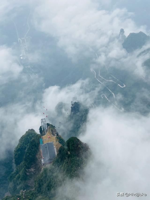望天门山山有什么特点？