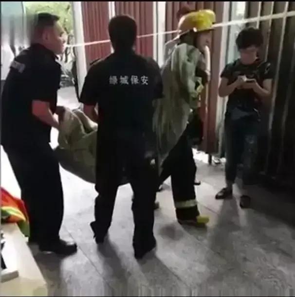 保姆与保安剧情介绍:保姆与保安电视剧，哪一集塑钢掉下来差点砸到乐小姐？