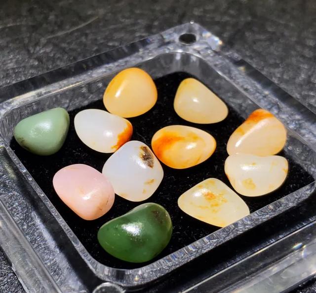 和田玉沙枣青籽料原石价格,和田青花现在的市场价格是怎样的？