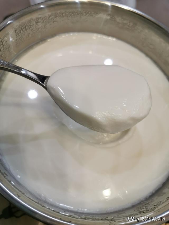 在家不用机器自制酸奶，没有酸奶菌和酸奶机，可以在家自己做酸奶吗怎么做呢